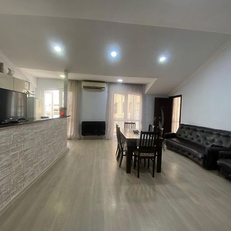 Apartment On Luka Asatiani 2 Μπατούμι Εξωτερικό φωτογραφία